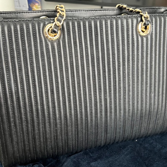 Henri Bendel Quilted tote bag- Great condition - Picture 2 of 11